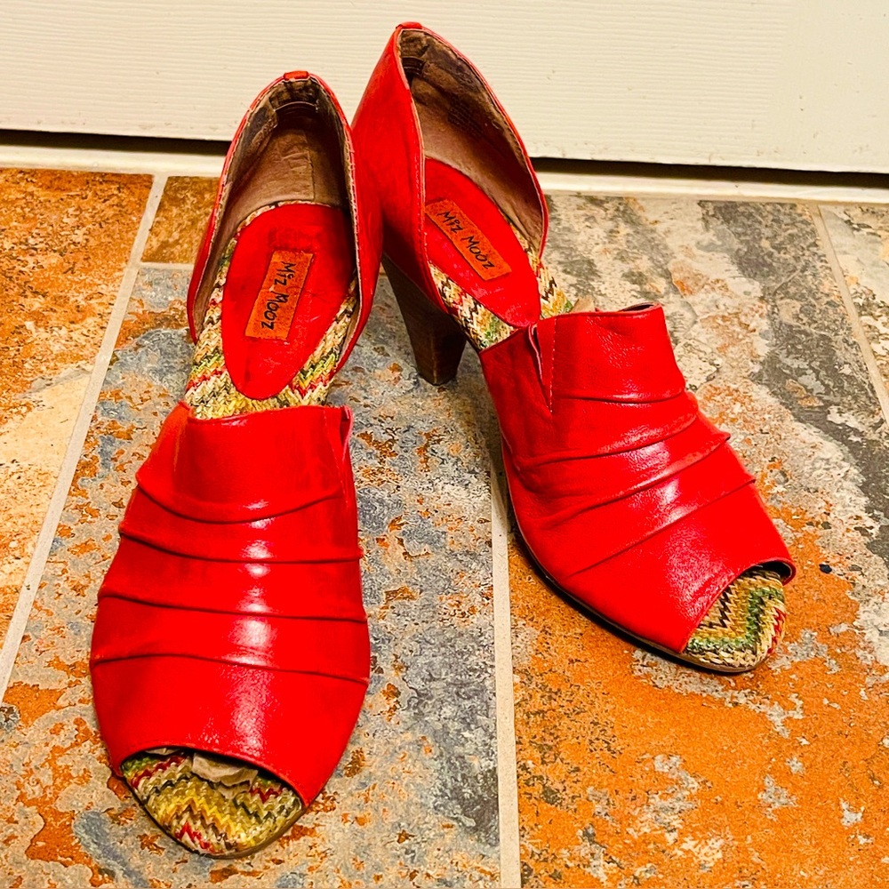 🌹Fabulous Miz Mooz Bright Distressed Red Leather Peep Toe Conical Wood Heels!